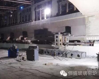 中玻藍星(臨沂)650t/d浮法二線完成池壁在線水平切割